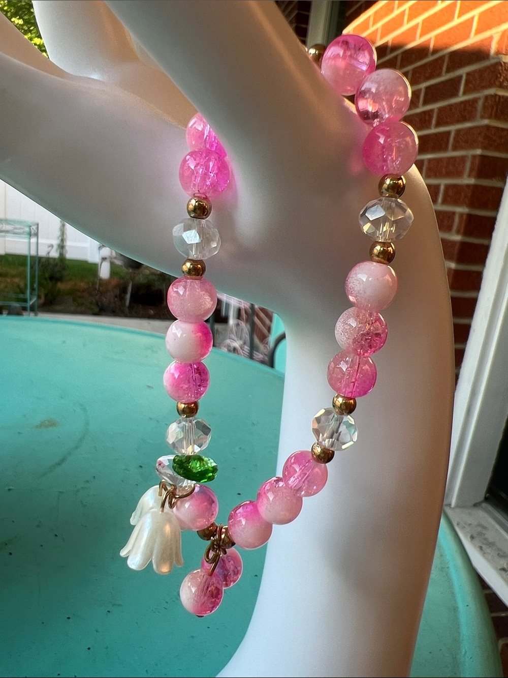 💓🪷Bright Bubblegum Pink Beaded Bracelet With Lilly Charms